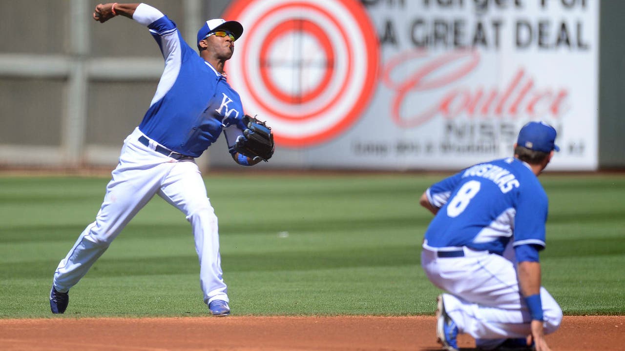 Royals' middle infield is halfway there: Escobar returns and looks good